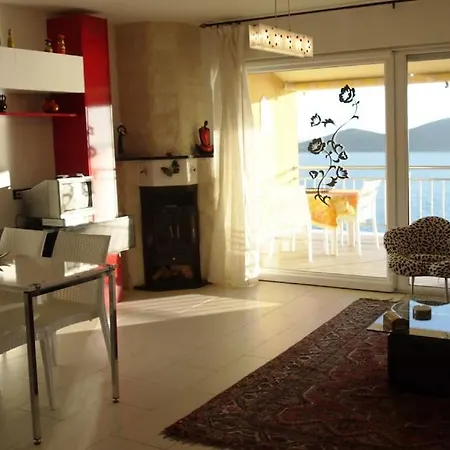 Luxury Penthouse Attic, Panoramic View 150m Sea Lejlighed